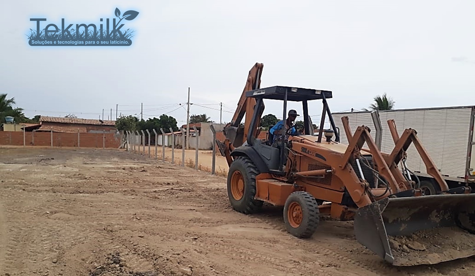 A Tekmilk elaborou um projeto para o Laticínio Juvemilk na cidade de Catuti - Minas Gerais. Trata-se de um projeto de pequeno porte para a produção de 3 mil litros por dia, com registro municipal. Fornecemos a elaboração completa do projeto, toda a documentação necessária e um projeto 3D abrangente para auxiliar na visualização e implementação do empreendimento. Estamos comprometidos em oferecer soluções completas e personalizadas para atender às necessidades específicas de nossos clientes.